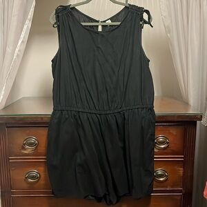 Old Navy Women's Large Black Open Back Romper With Pockets